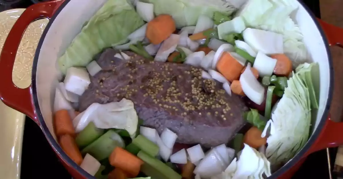 Corned Beef and Cabbage Dutch Oven: Ultimate Savory Comfort Recipe
