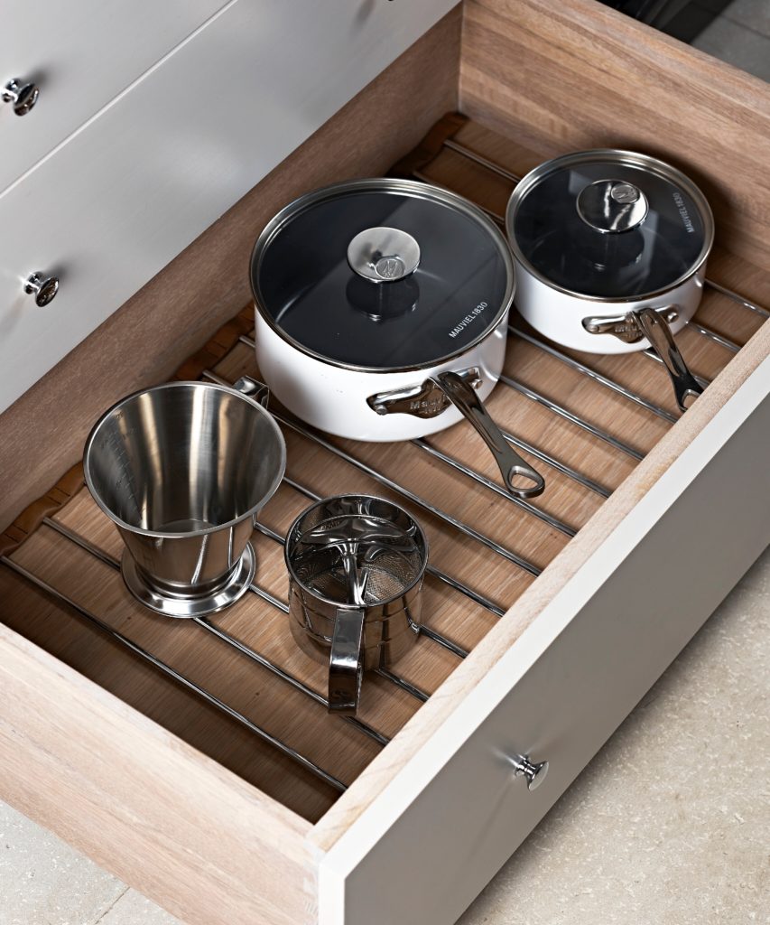 Organizing Pots And Pans in Drawers