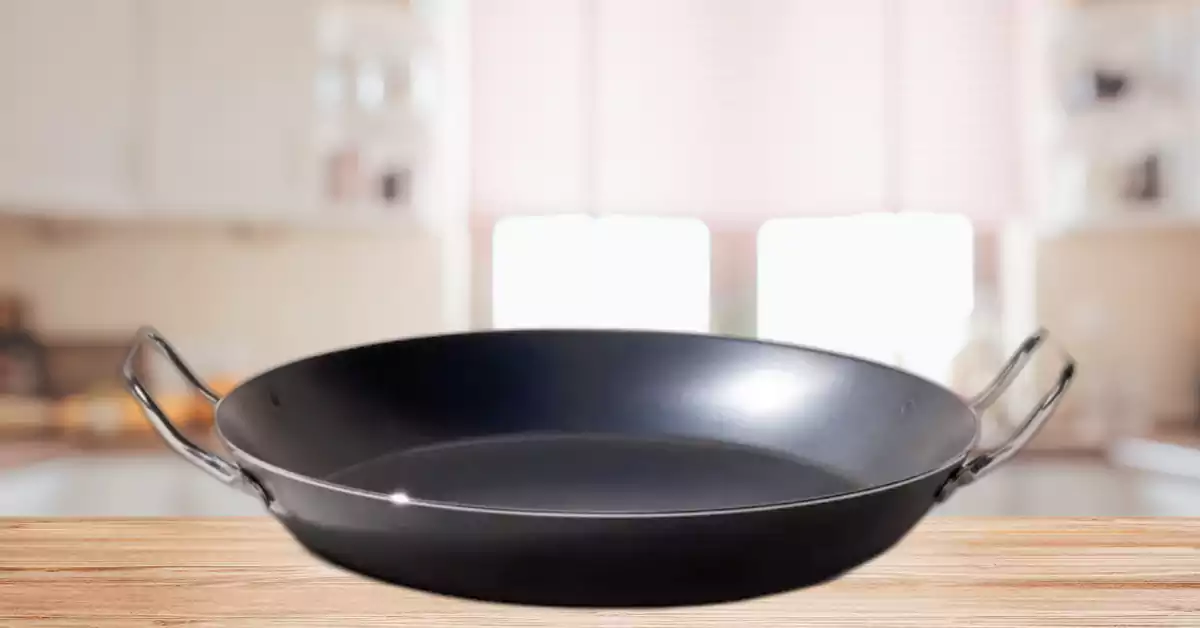 what are paella pans made of