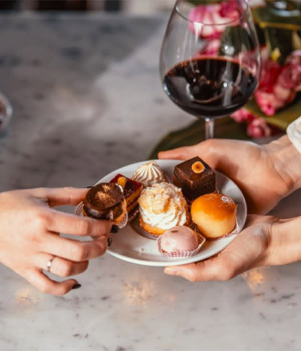 Dutch Oven Dessert Recipes: Indulge in Heavenly Sweet Delights