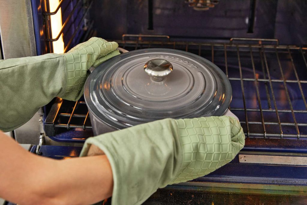 Dutch Oven Vs Roaster Pan