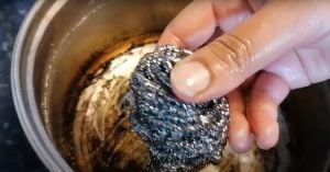 How to clean a saucepan