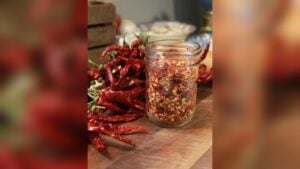 How to Dehydrate Cayenne Peppers