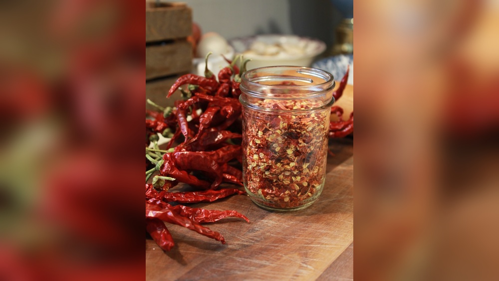 How to Dehydrate Cayenne Peppers