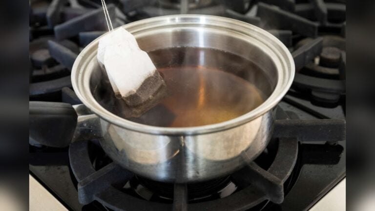 How to Make Tea on the Stove