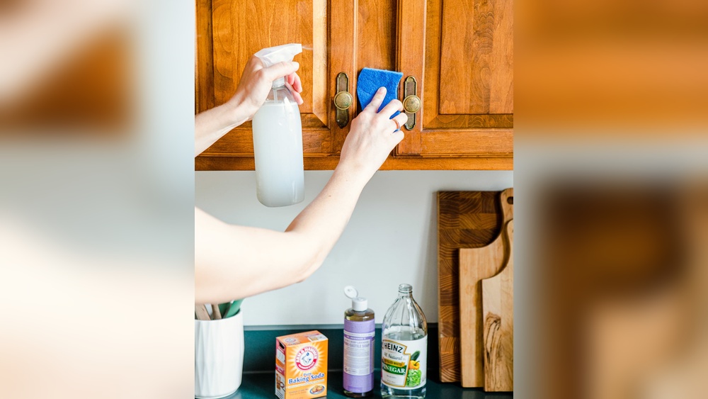 How to Clean Kitchen Cabinets