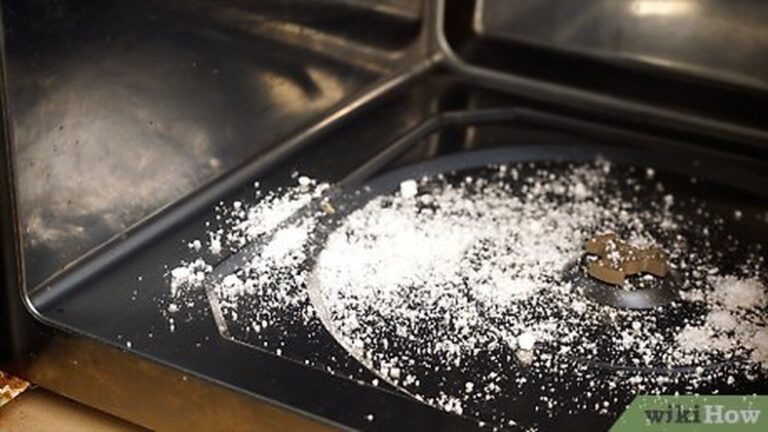 How to Clean Microwave With Baking Soda