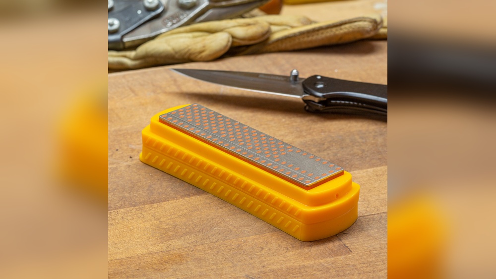 Sharpening Knives With a Diamond Stone